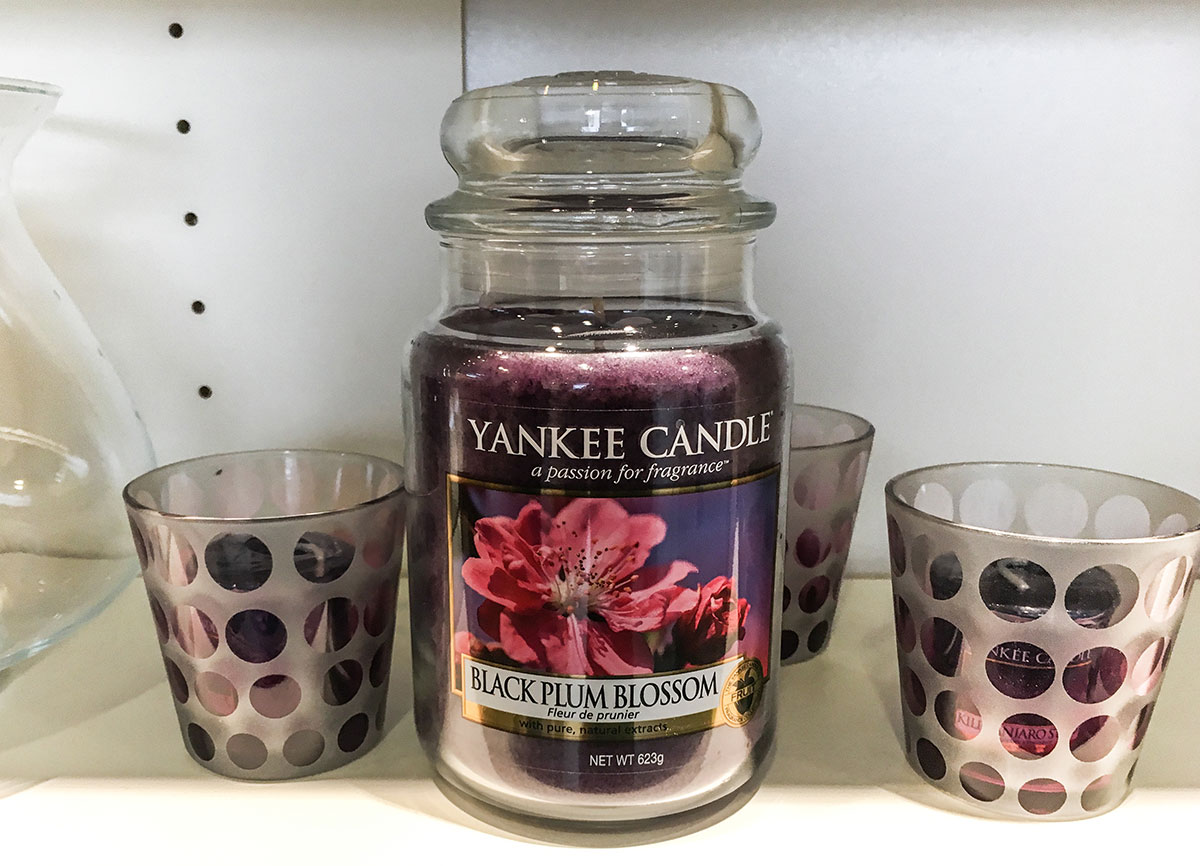candela yankee candle black plum blossom
